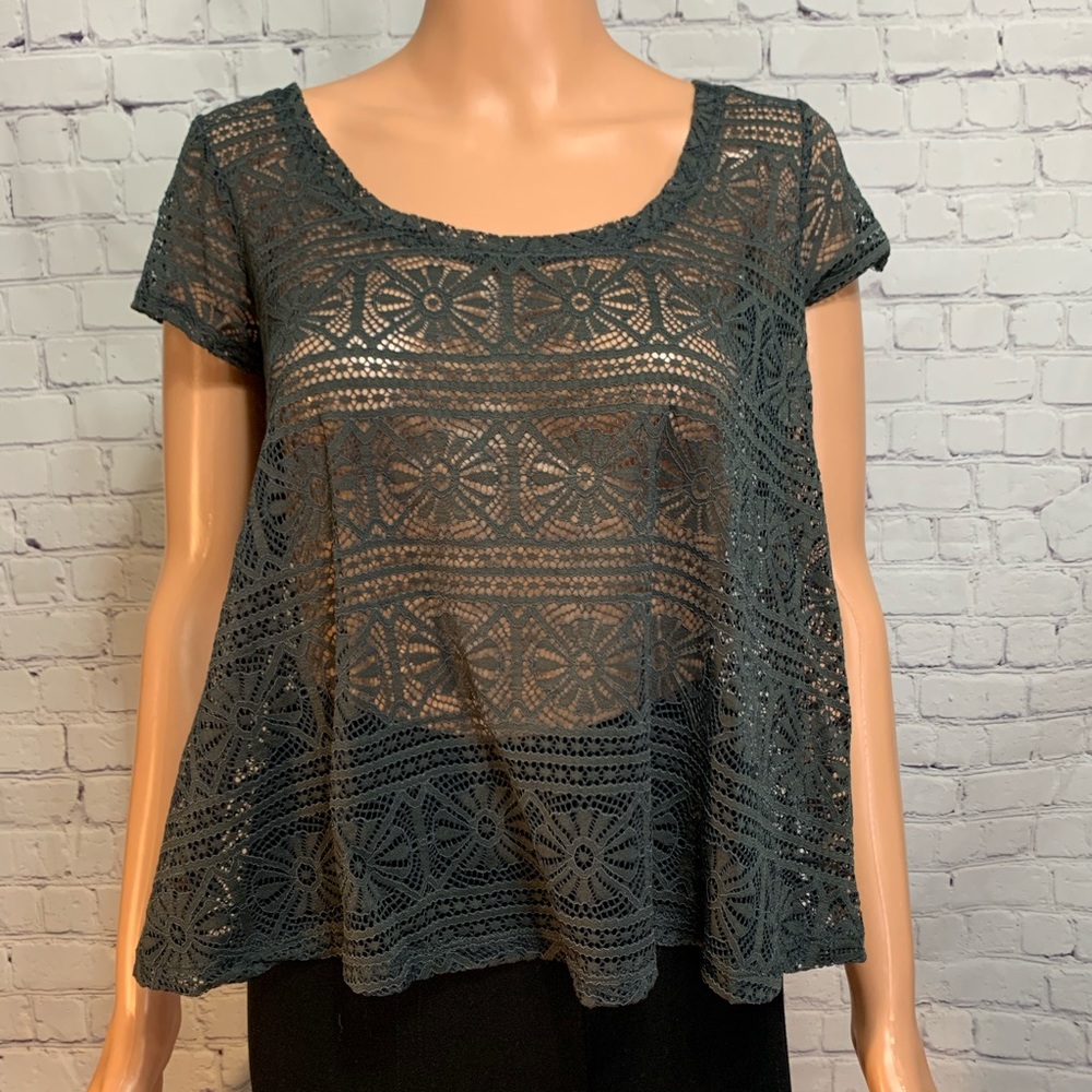 American eagle outfitters gray size small lace knitted short sleeve blouse
